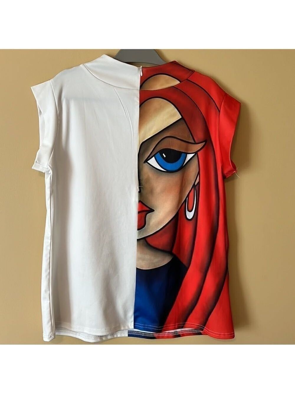 WEARABLE ART. unique graphic on a stunning top. Size large. - Picture 2 of 7